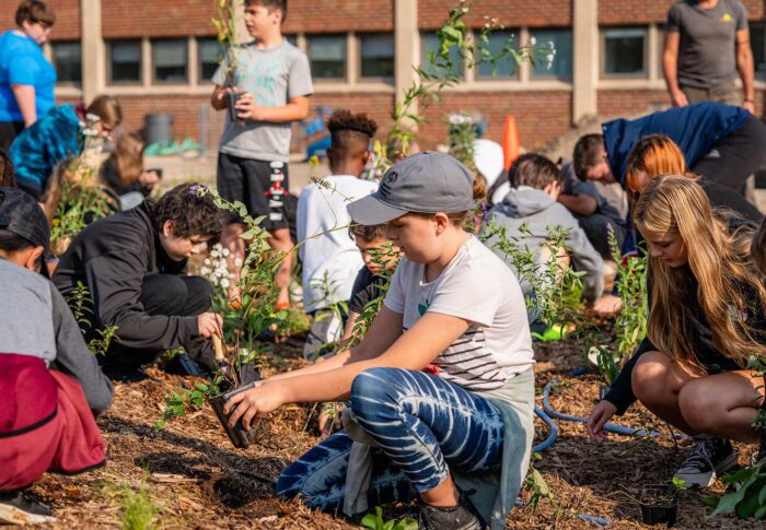 kids planting
